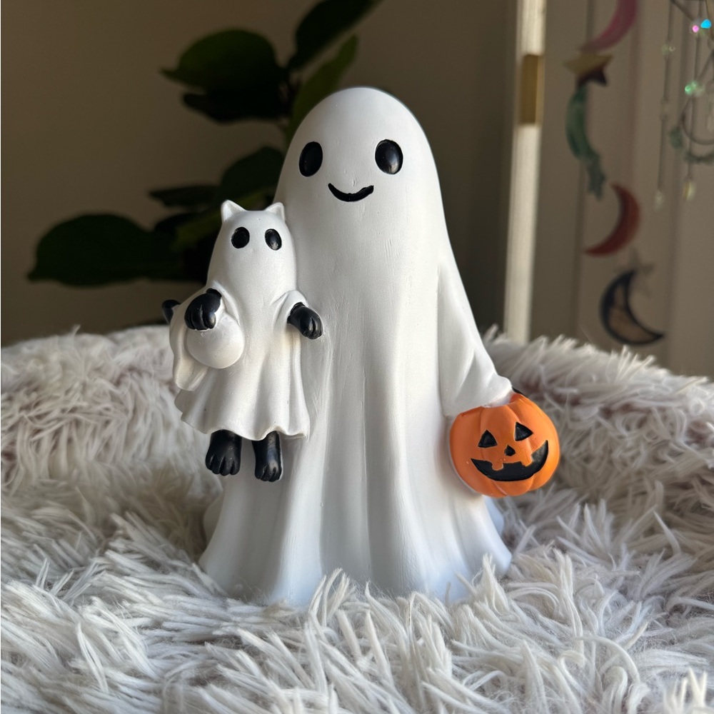 ❤️SOLD❤️ Ghost holding Ghost Black Cat & Pumpkin Figurine